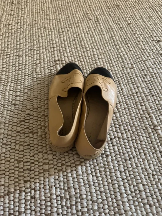 Chanel CC Cap Toe Leather Espadrilles Size 38 Beige Black - Picture 3 of 4